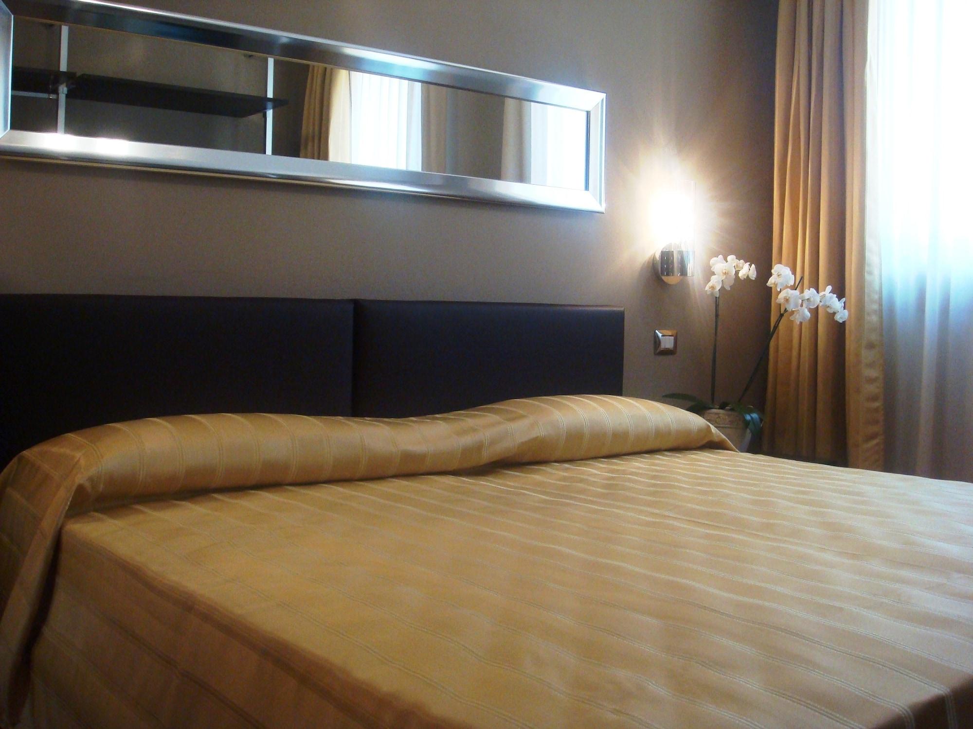 Hotel Small Royal 3*